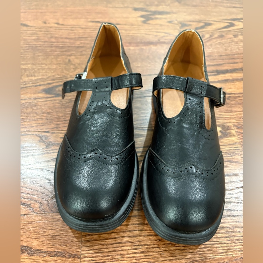 Sarah & Kate Charleston Risla
Leather Mary Jane Shoes